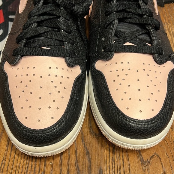 Jordan 1 Crimson Tint - Picture 2 of 5